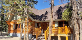 Beautiful Custom Full Log Home with Luxury Details and Hot Tub - Grandpa's Cabin